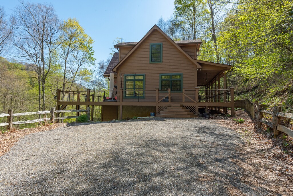 Parking area alongside the cabin.