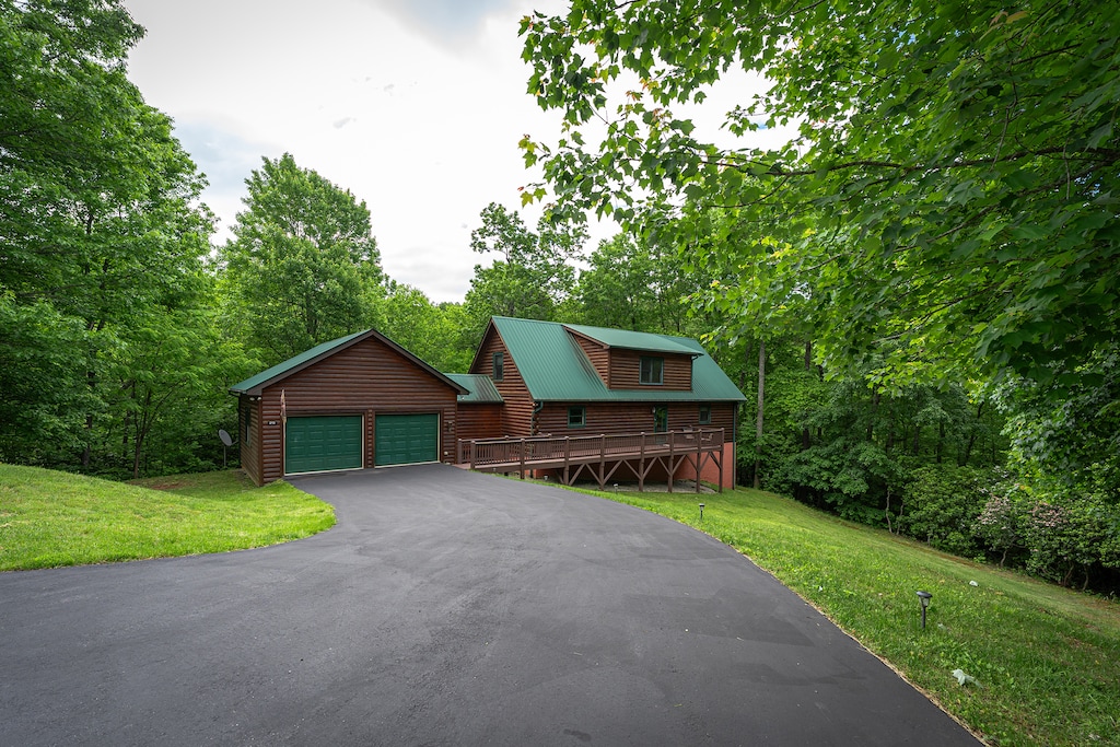 Paved driveway leading to Night Owl Lodge