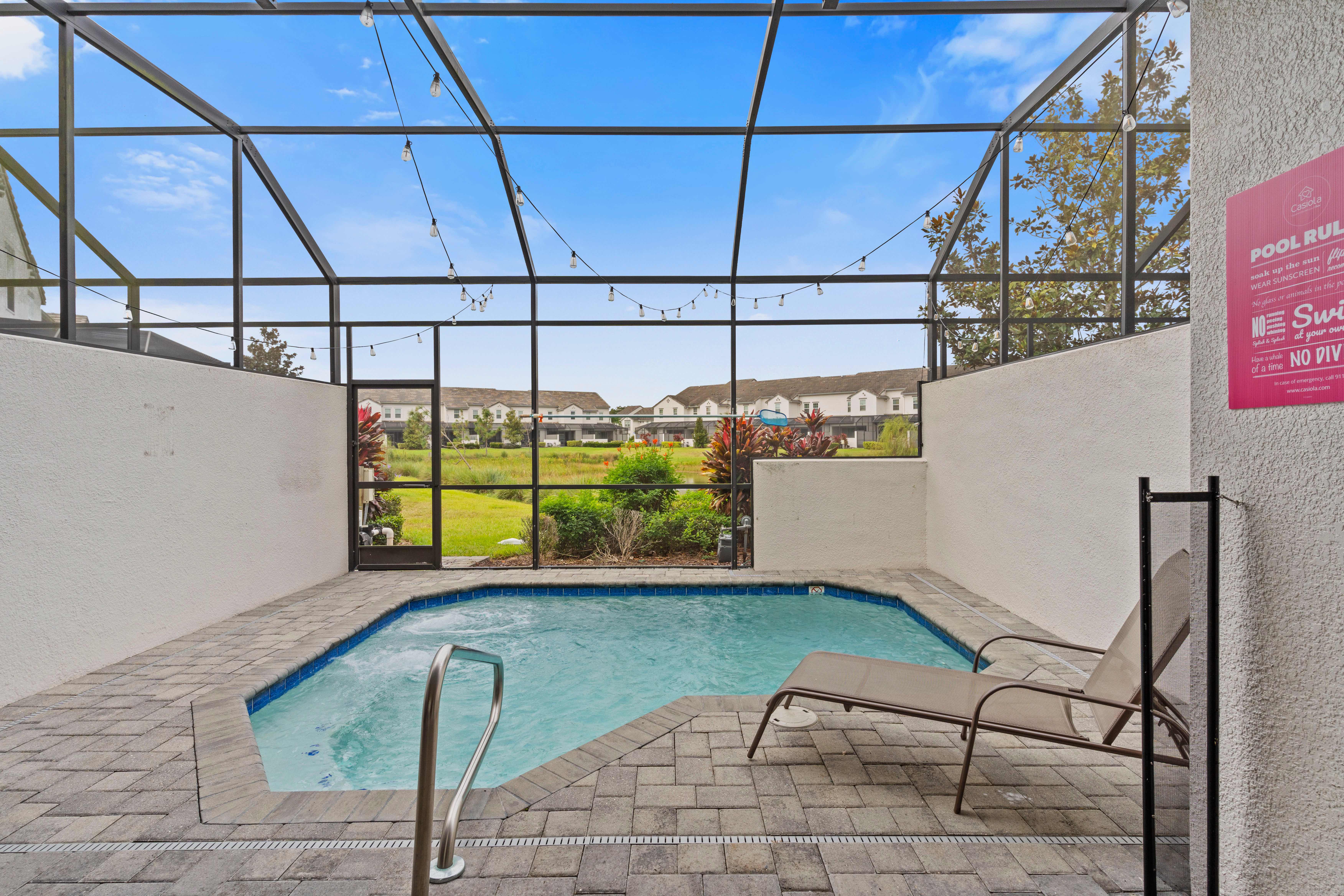 Outstanding Private Pool of the Townhouse in Davenport Florida - Dive into luxury in your private pool - Complete lounge space for the perfect blend of relaxation and indulgence