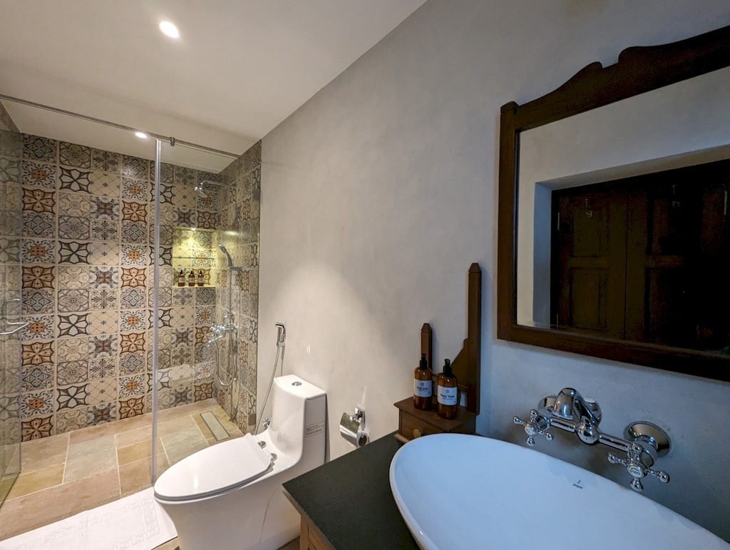 Bathroom of the Carriage House bedroom