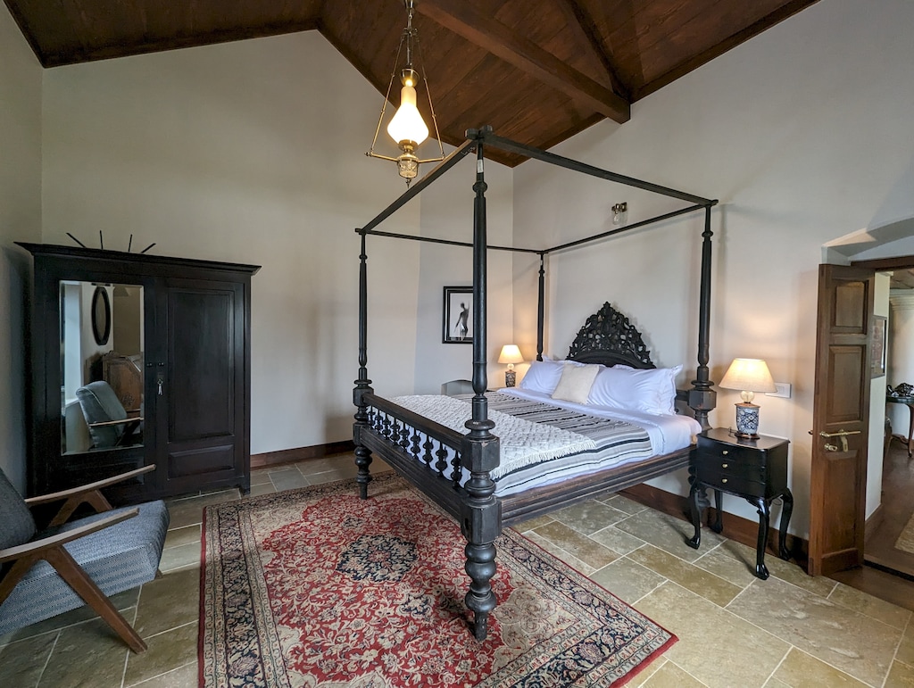 Front left-hand bedroom