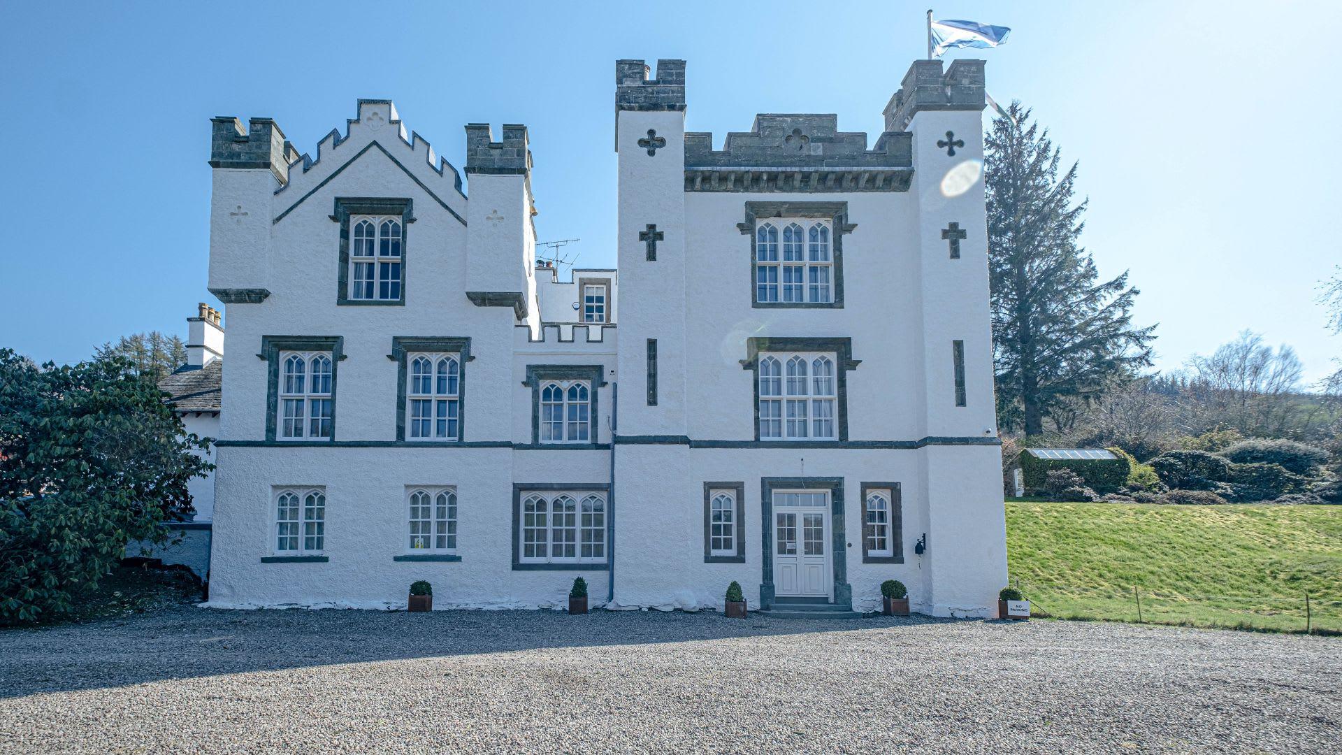 Property Image 1 - Beautiful House With Gardens Close To River Tay