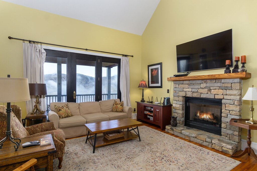 Take in the gorgeous & misty mountain views around the gas logs fireplace in the cozy living room.