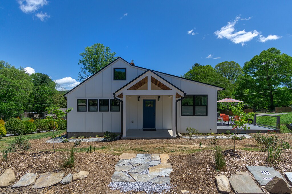 Main entrance of Clover Hill
