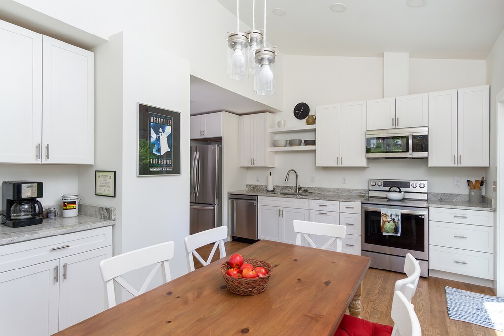 Eat-in kitchen for 6 with drip-style coffee pot, dishwasher, and stainless appliances