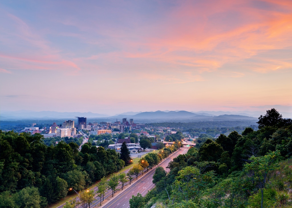 Mountain Over Main Street is a 14-minute drive from downtown Asheville.
