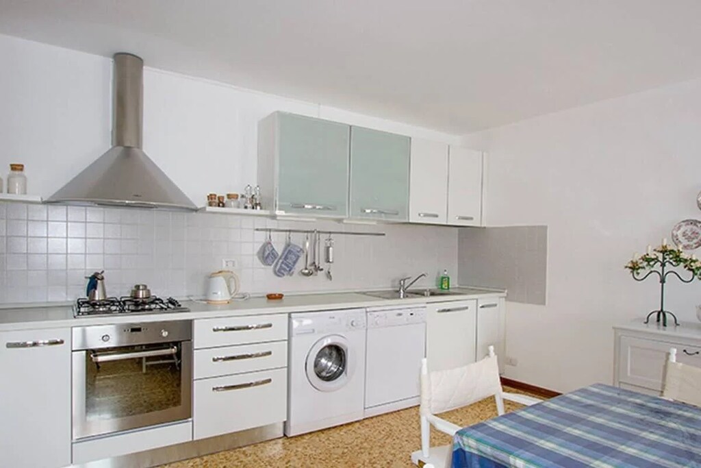 Spacious, well equipped kitchen