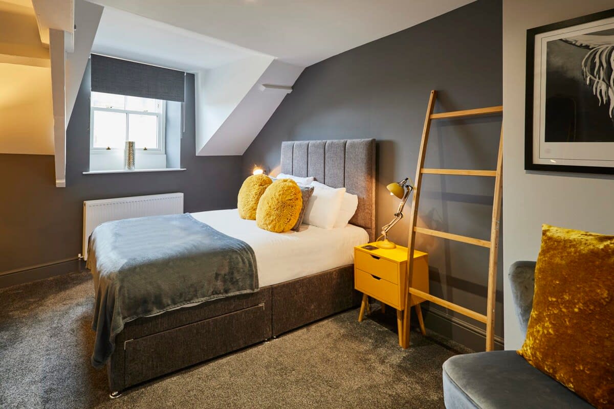 Yellow Ochre, Alnwick - Host & Stay