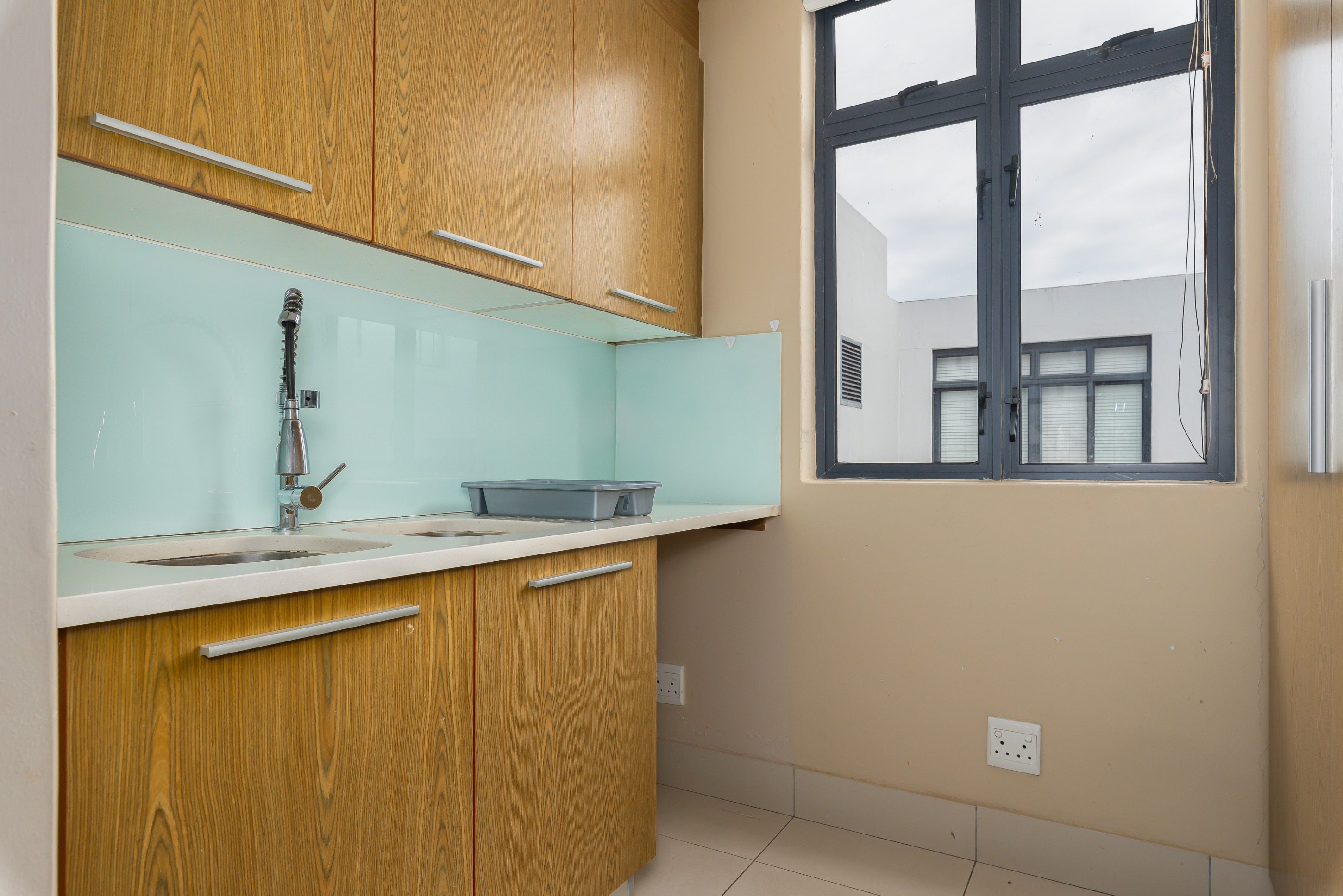 Beachfront Living | Eden on The Bay Apt | Wifi