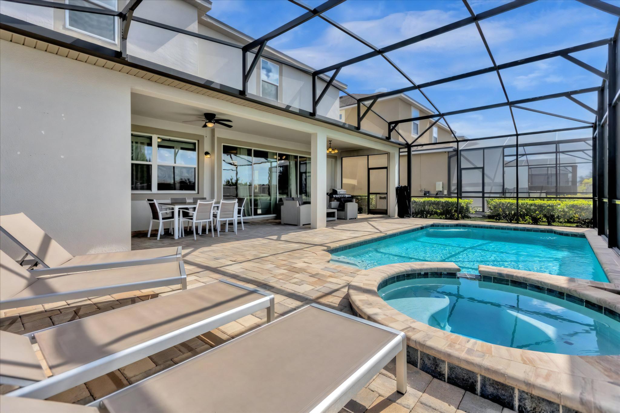 9 Bedroom/ 6.5 Bathroom/ Solara Resort (1580NP)