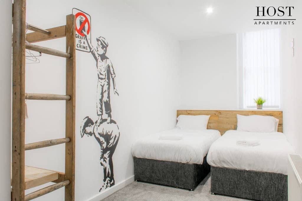 Fleet Nightlife I, Liverpool - Host & Stay