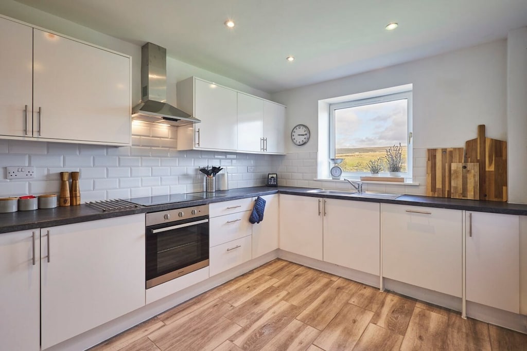 Brownside Chapel, Leadgate - Host & Stay