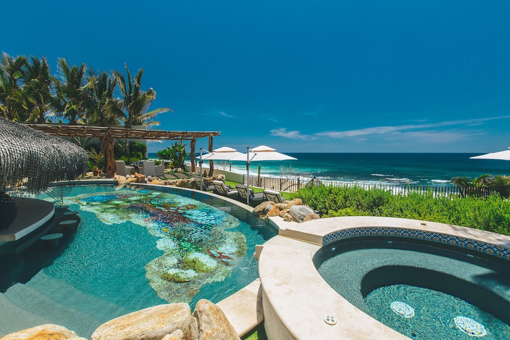 Poolside and jacuzzi with incredible ocean views-3