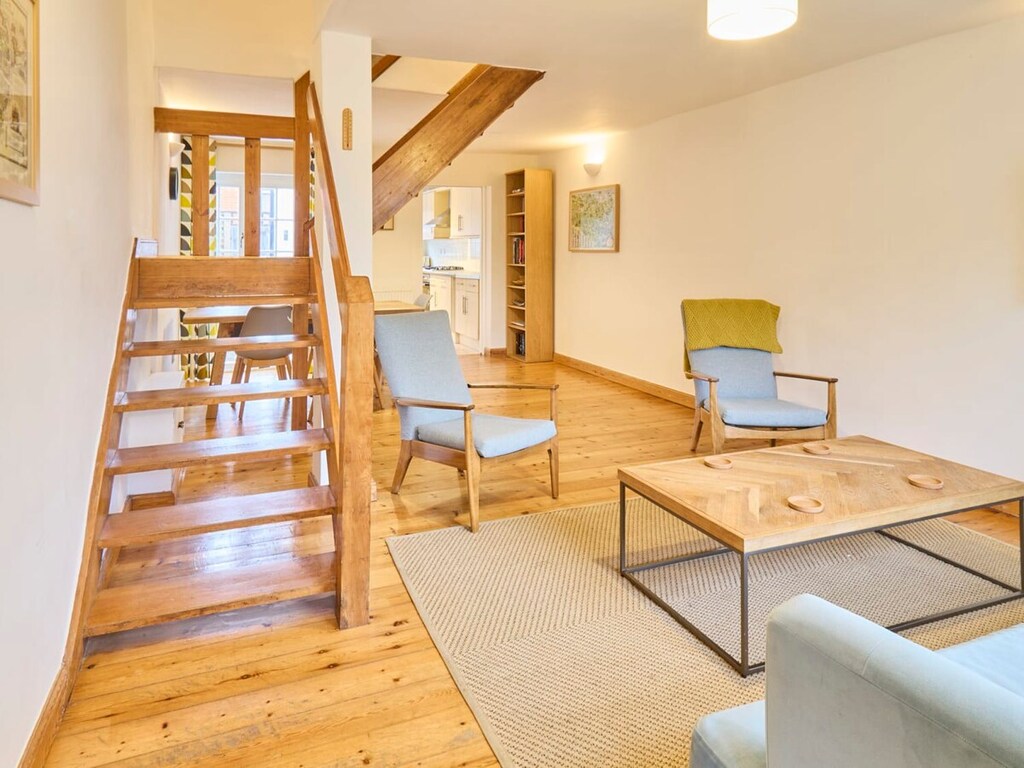 Corner Cottage, Canterbury - Host & Stay