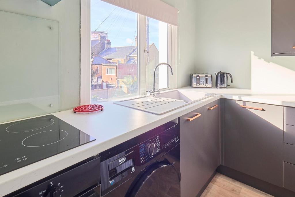 Westbrook Road, Margate - Host & Stay