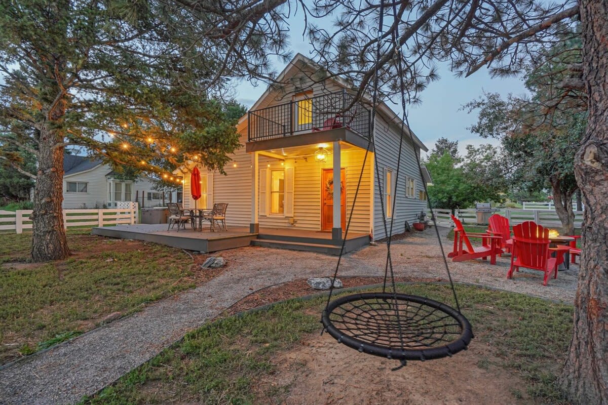 Property Image 1 - Old Farmhouse , Downtown Monument