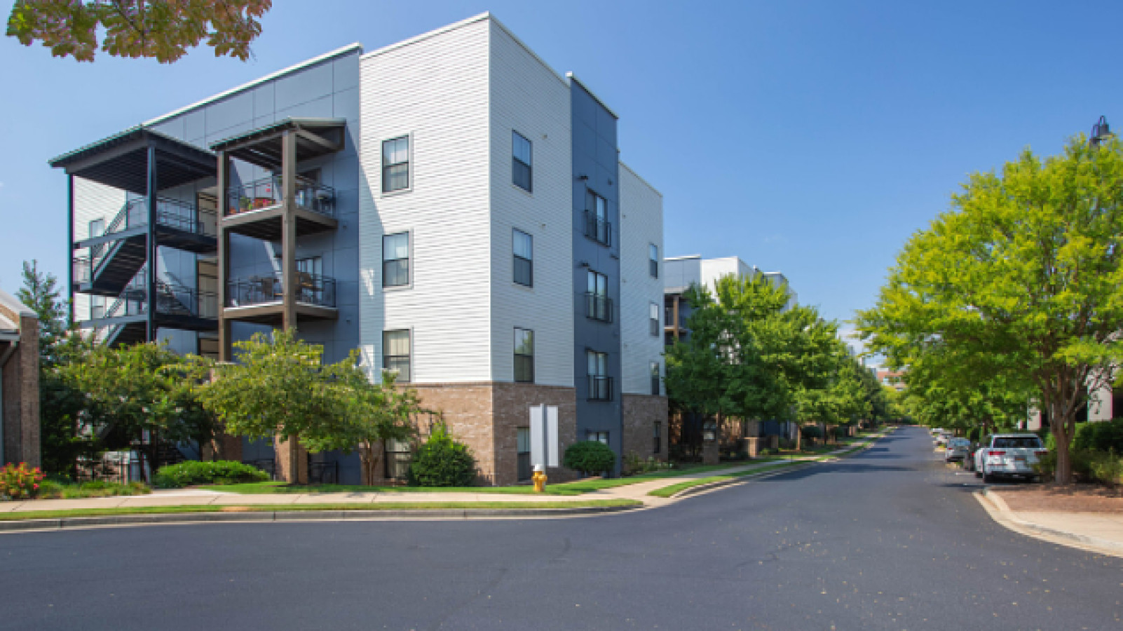 Property Image 2 - Modern Apartment in Prime Location (ID7788X43)