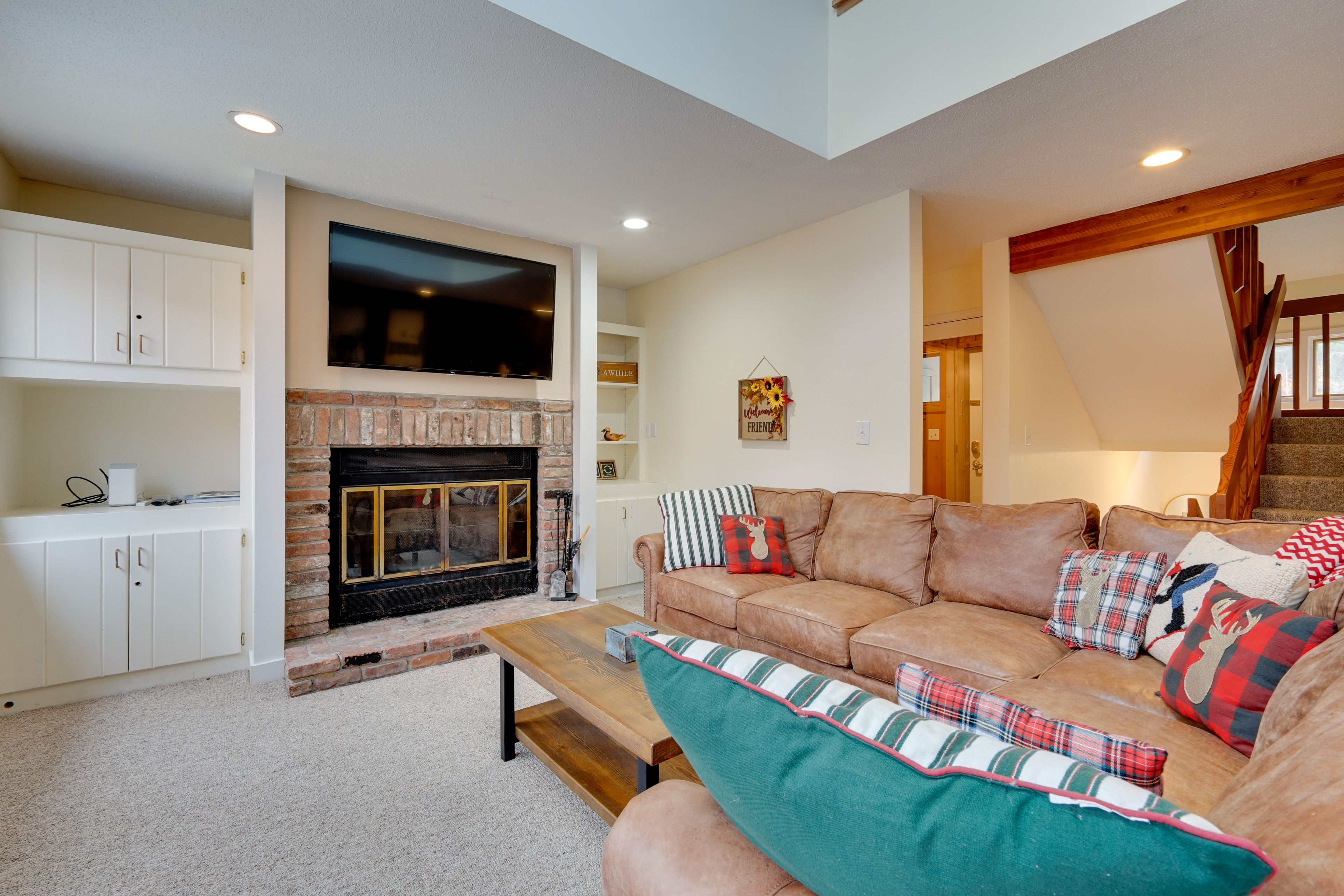 Sunny Stratton Townhome ~ 1 Mi to Skiing!