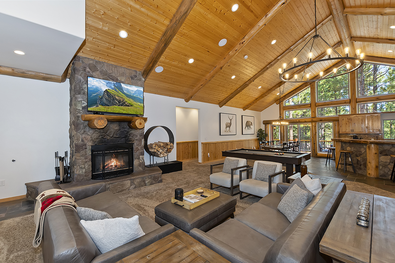 Living Room with fireplace