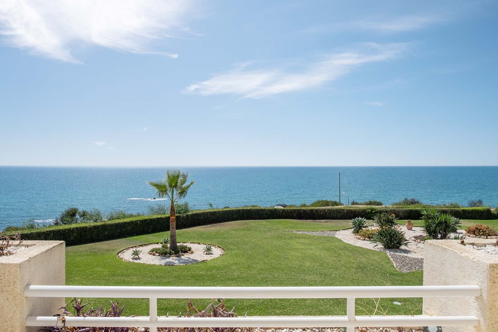 Property Image 2 - Stunning Sea Views Modern Apartment