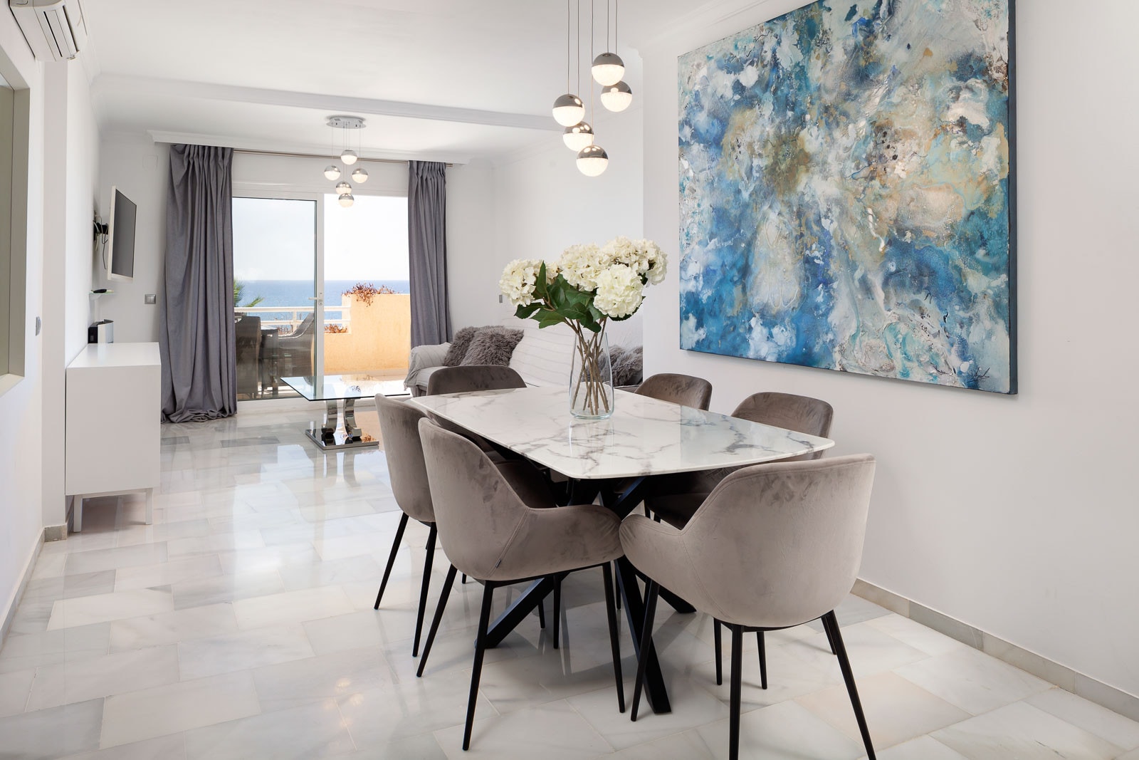 Property Image 1 - Stunning Sea Views Modern Apartment