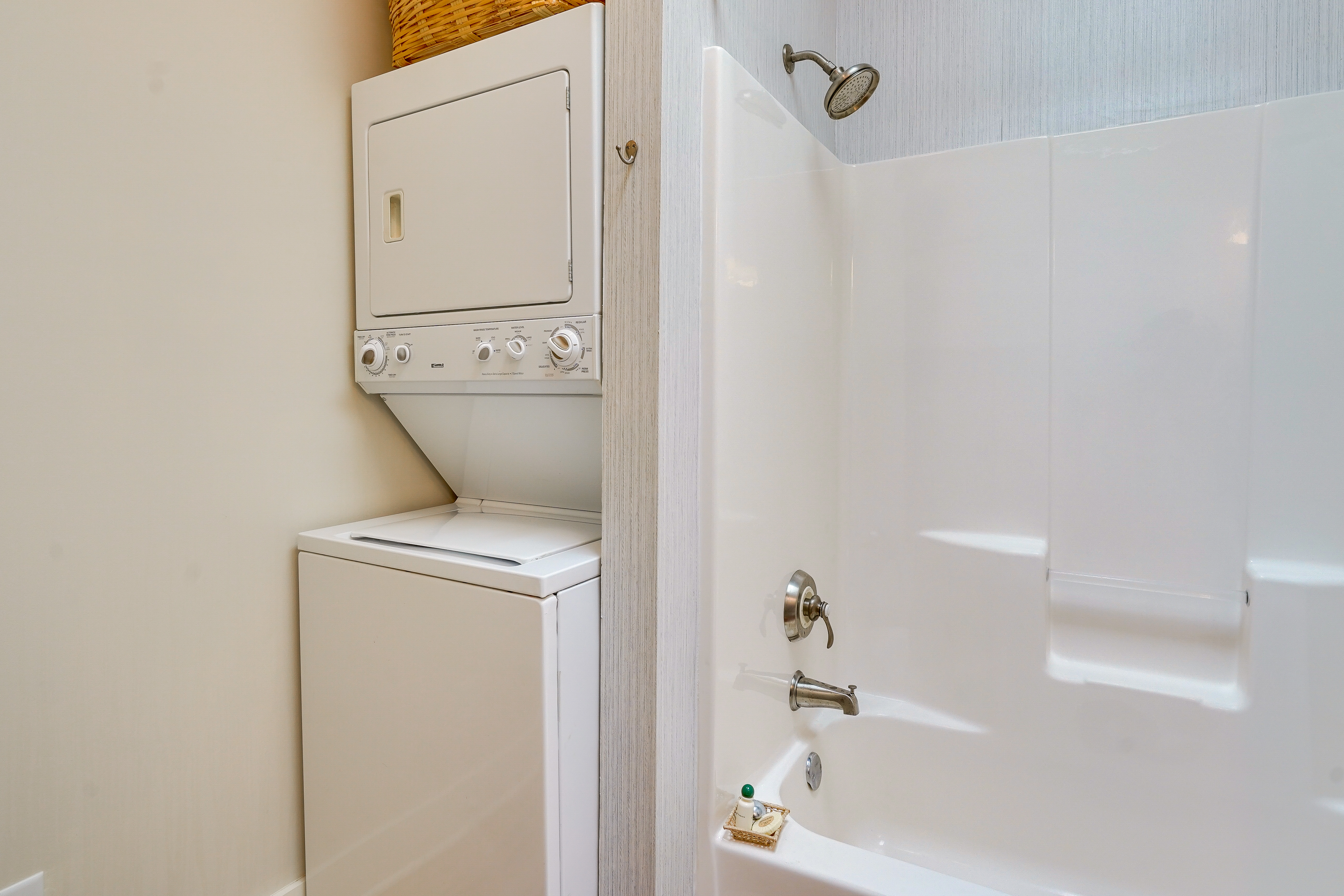 Charming Granville Home w/ Porch - Walk Downtown!