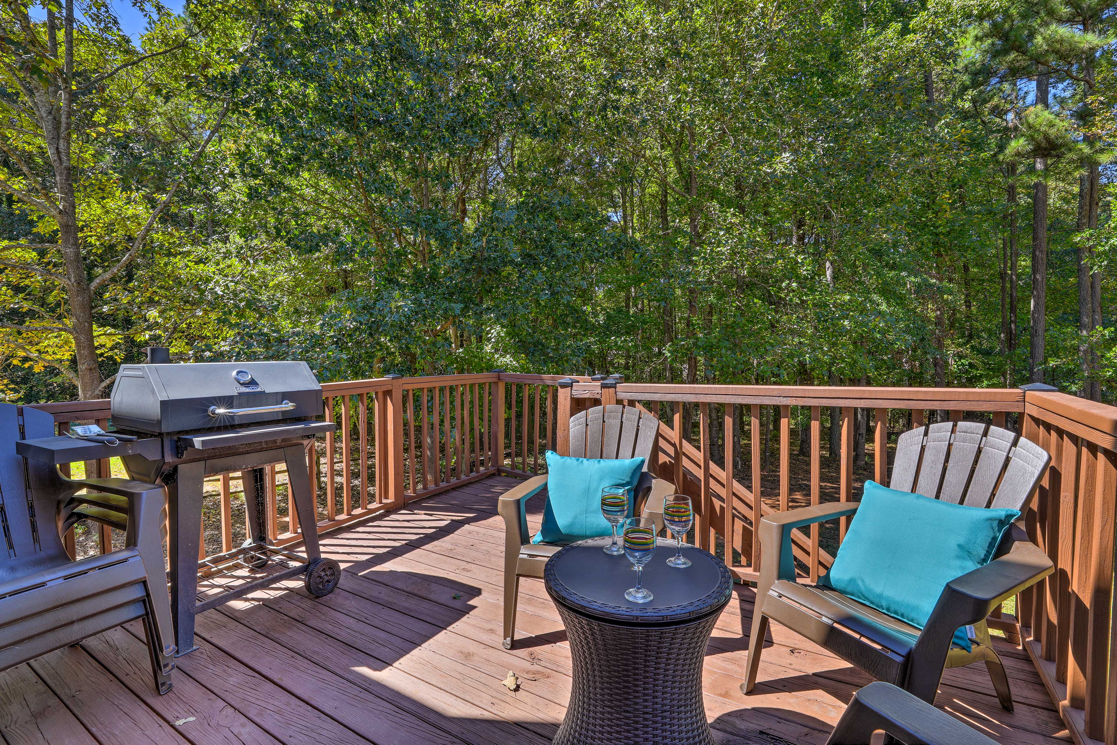 Property Image 2 - Peaceful Dallas Home w/ Deck + Charcoal Grill