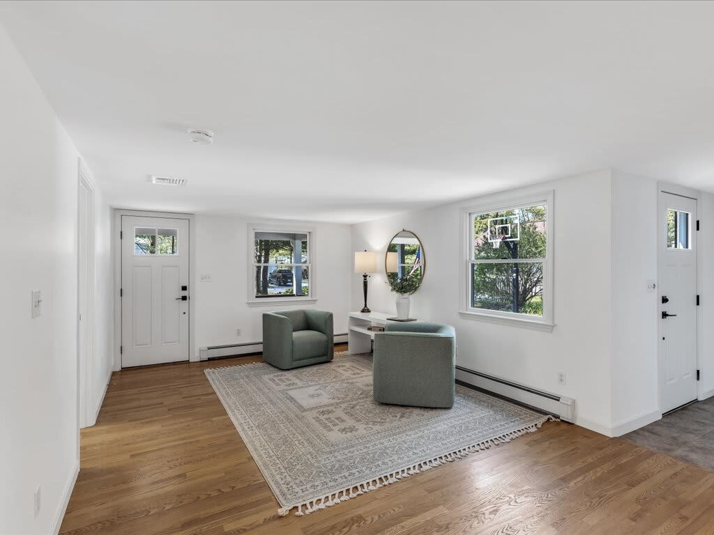 The front sitting room delights!