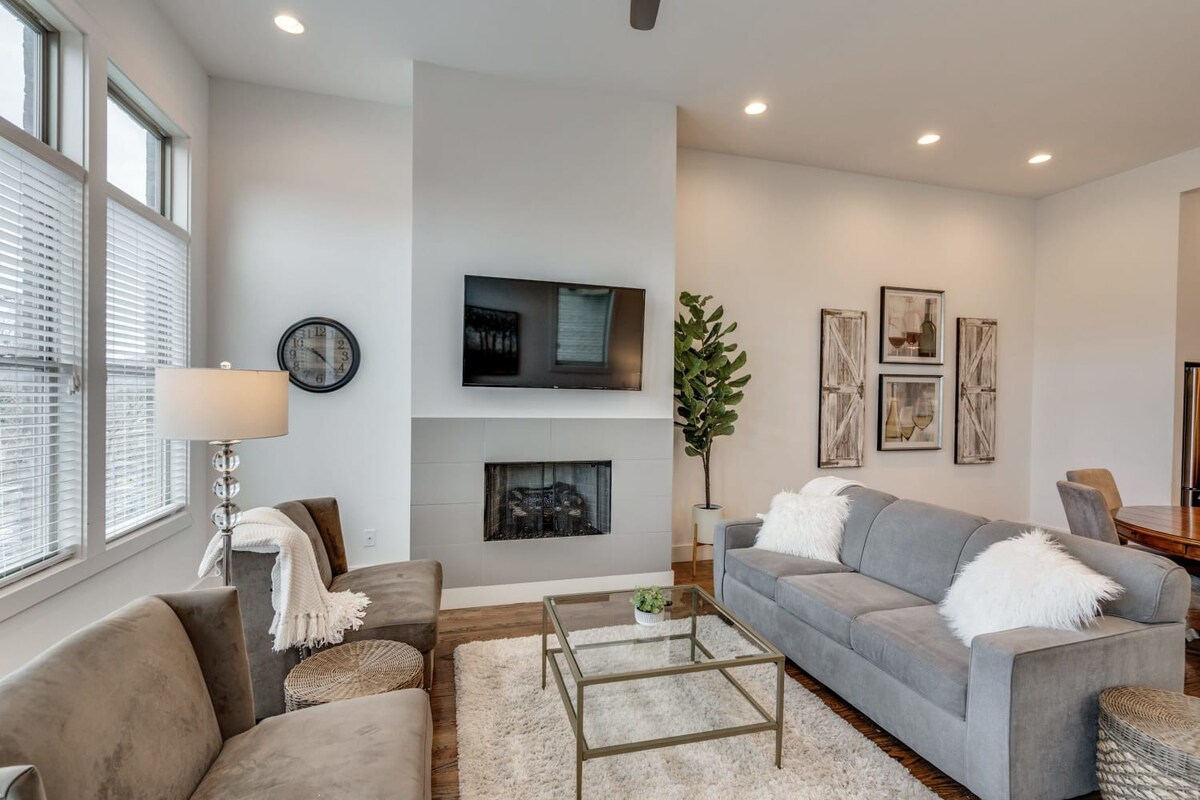 The Atticus: Spacious West End Haven - Home Rental in Nashville