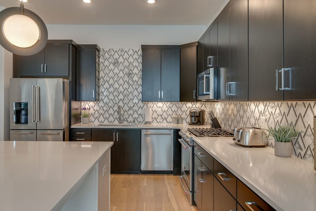 You'll love cooking on the high-end Kitchenaid appliances!