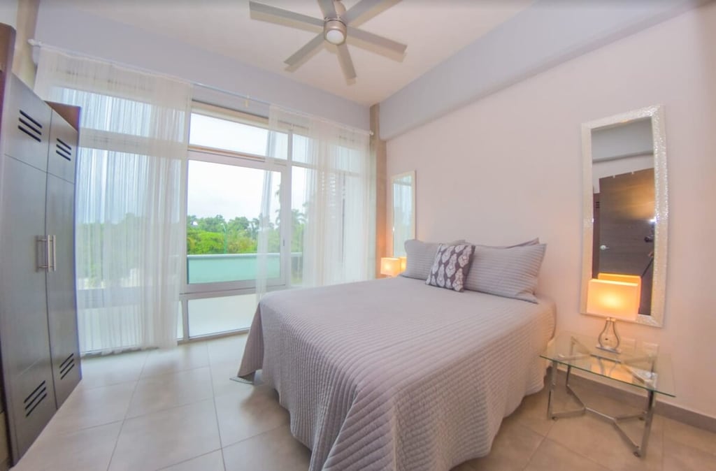 Principal Bedroom - Queen Bed