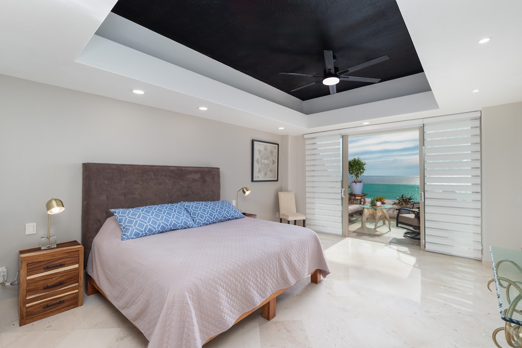 King Bed with Patio & Ensuite Full Bathroom + TV