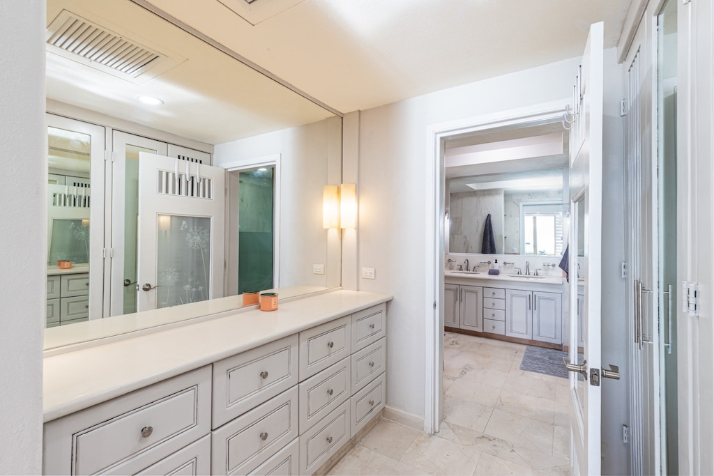 Ensuite Bathroom - Jetted Tub, Shower, Double Sinks & Toilet