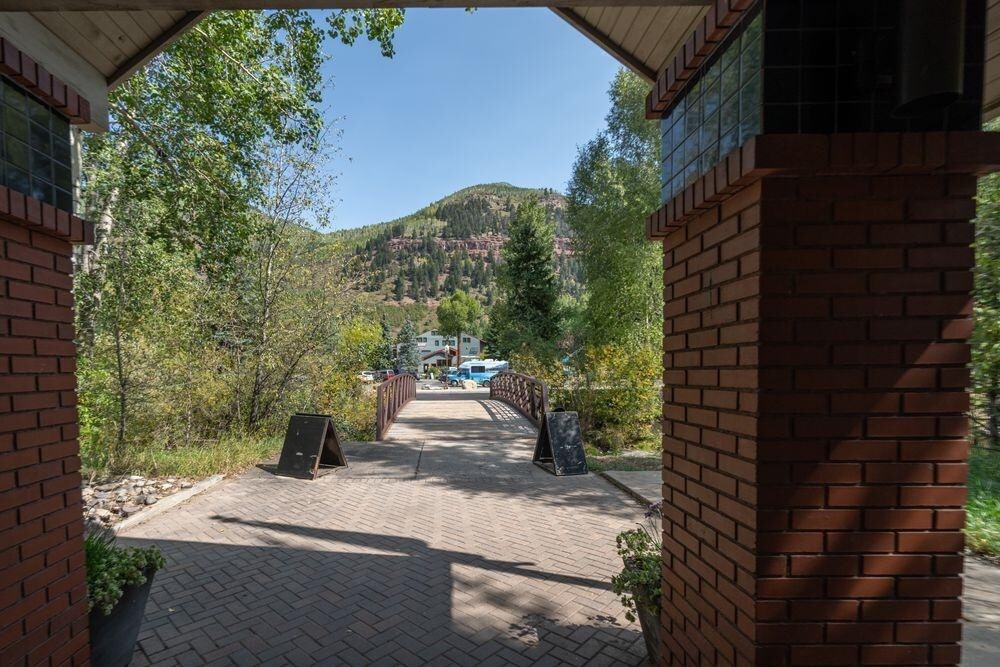 Cimarron Lodge is located along the River Trail which leads into town or onto the valley floor.