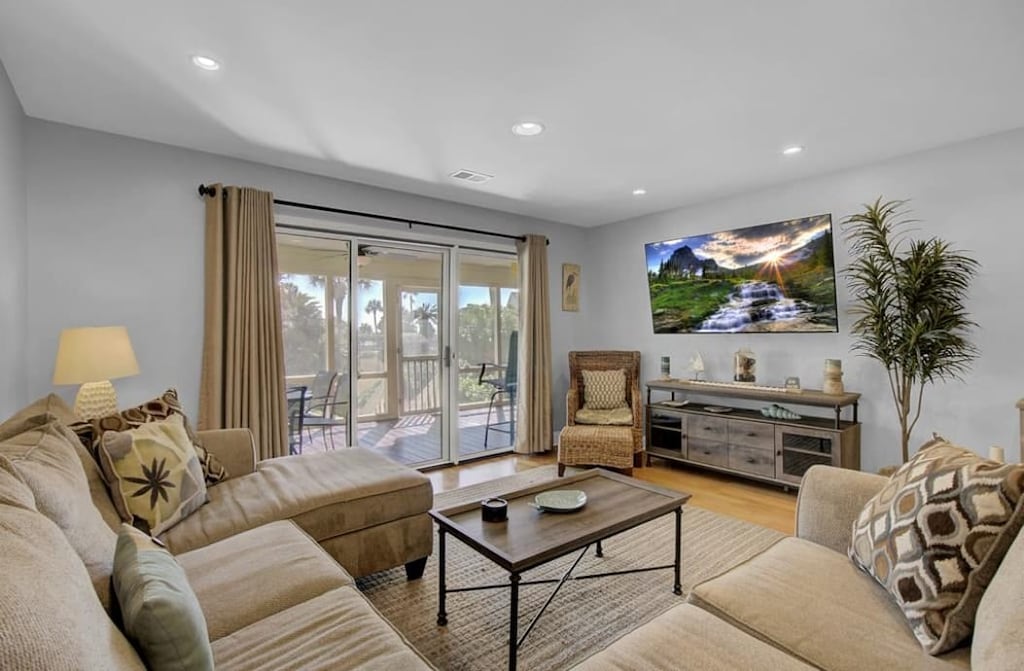 Welcome to 7C Mariners Walk!