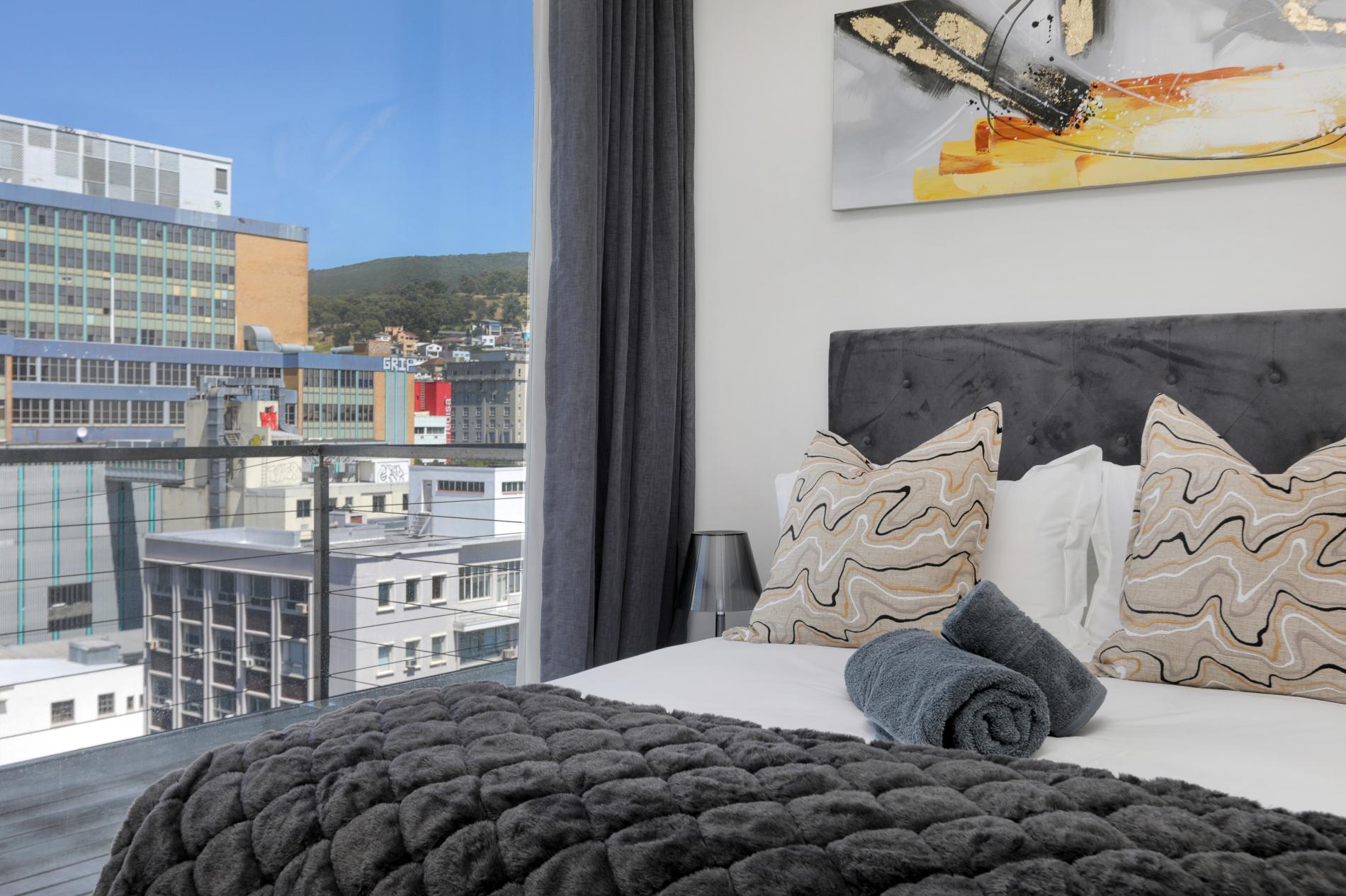 Property Image 1 - 71 on Loop Cape Town - Apt with Mountain Views