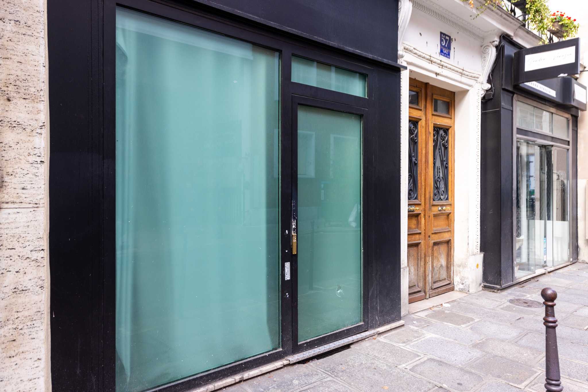 Central Paris : Spacious Apartment Near République