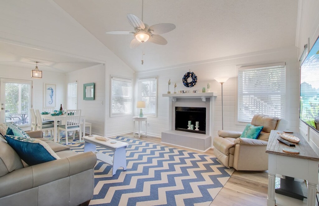 Living Room, 72 Pelican Bay