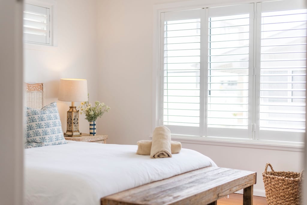 Bimbajong Main Beach - Coast accommodation in Yamba town with Ocean views - Upstairs queen bedroom