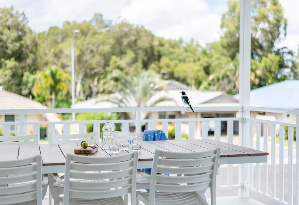 Biirinba Breeze - Yamba accommodation - Coastal inspired accommodation walking distance to town - Upstairs balcony with 6 seater dining set