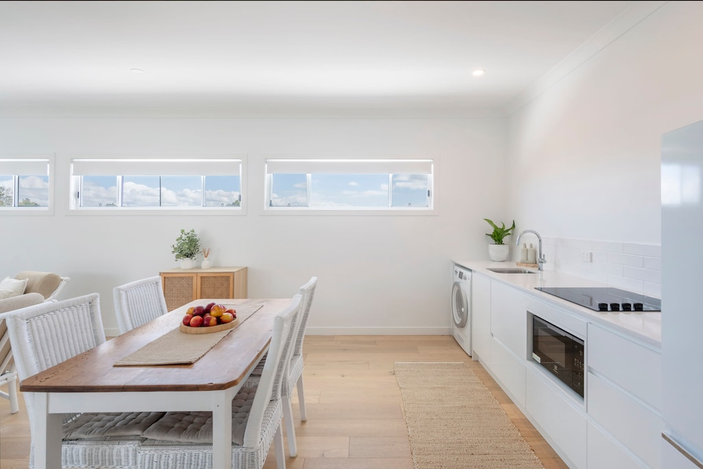Biirinba Breeze - Yamba accommodation - Coastal inspired accommodation walking distance to town - Open plan air-conditioned kitchen, living & dining