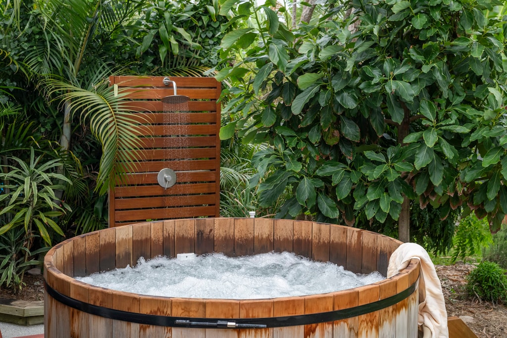 Captain's Haven - Yamba pet-friendly accommodation - Outdoor heated hot tub overlooking rear garden