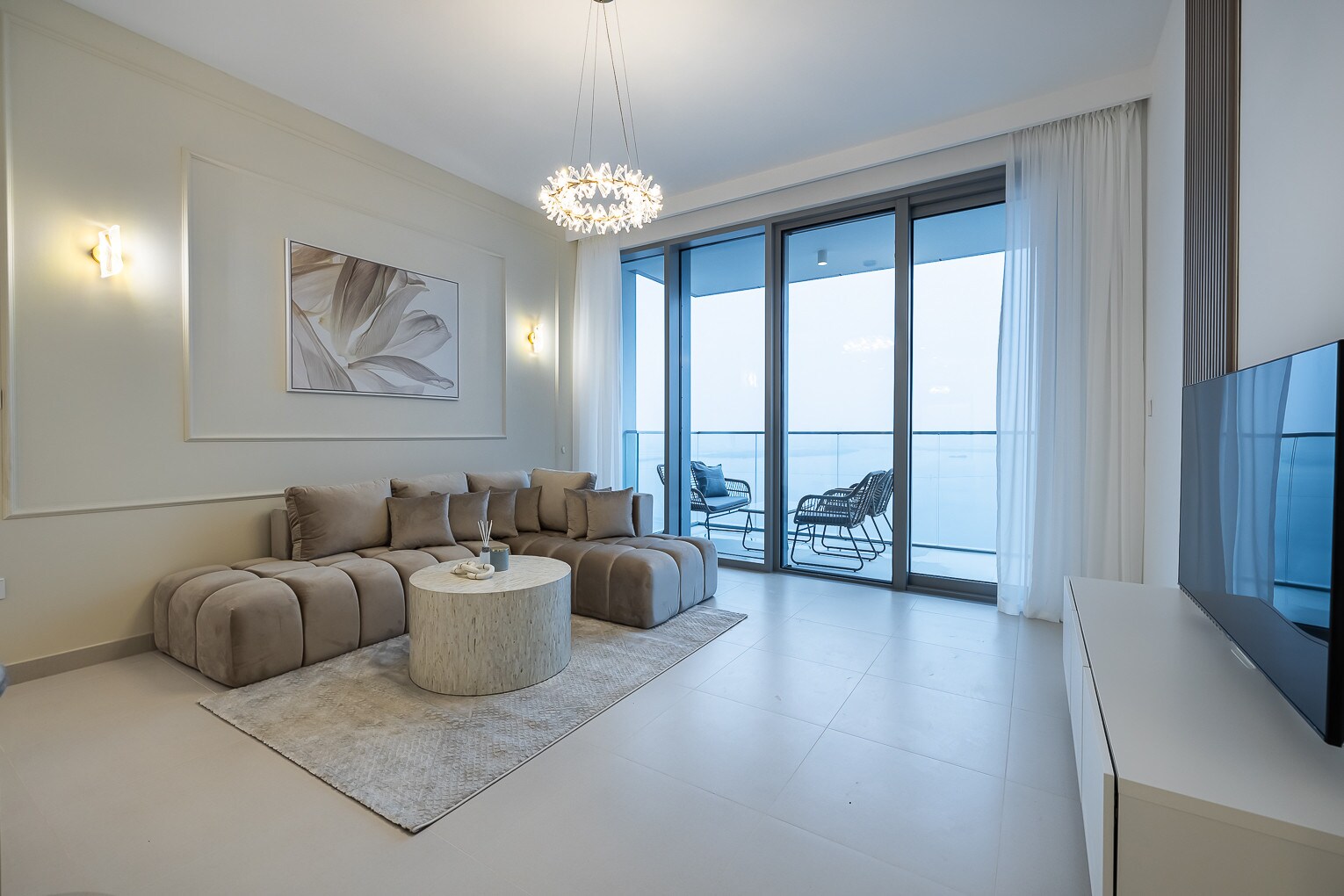 Property Image 1 - Luxury 2BDR apartment in Creek Harbour