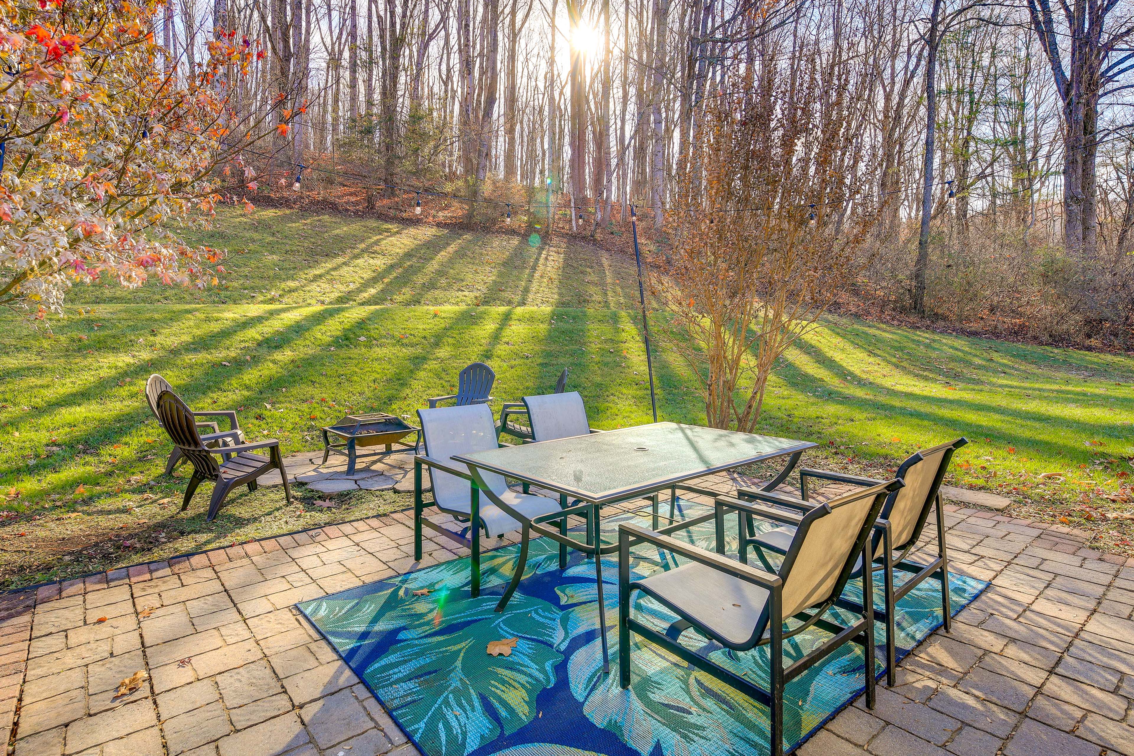 Virginia Escape w/ Patio & Fire Pit, Near Hiking!