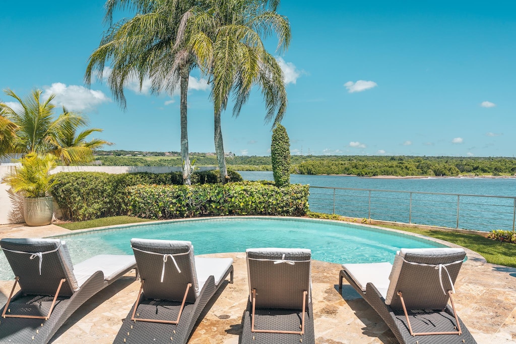 Enjoy the Chavón River views from your private pool!