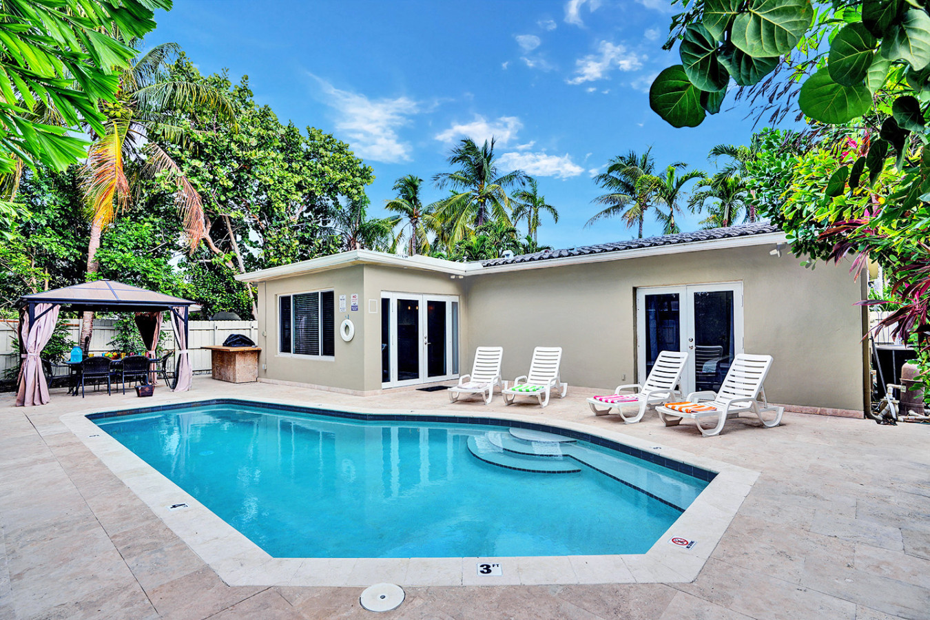 Tropical Palm Oasis Heated Pool near Beach
