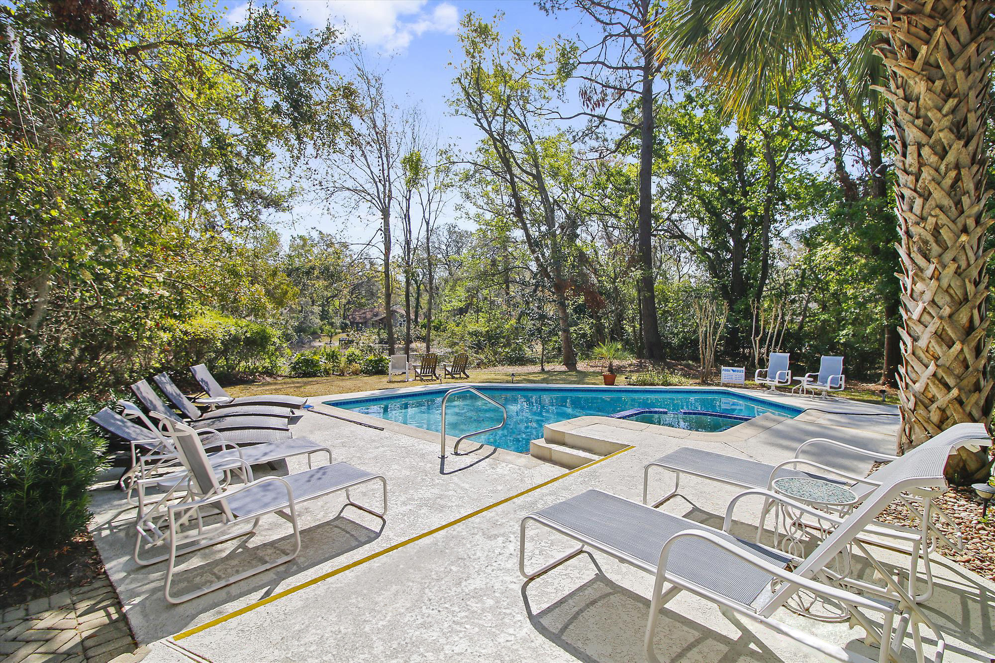 Private Pool & Deck