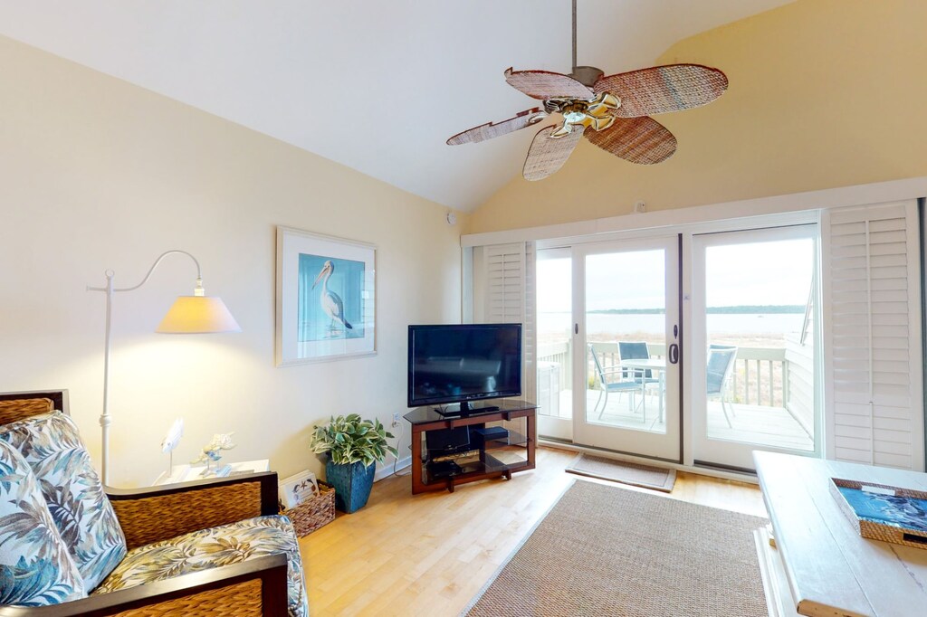 1330-Pelican-Watch-09252023_134001