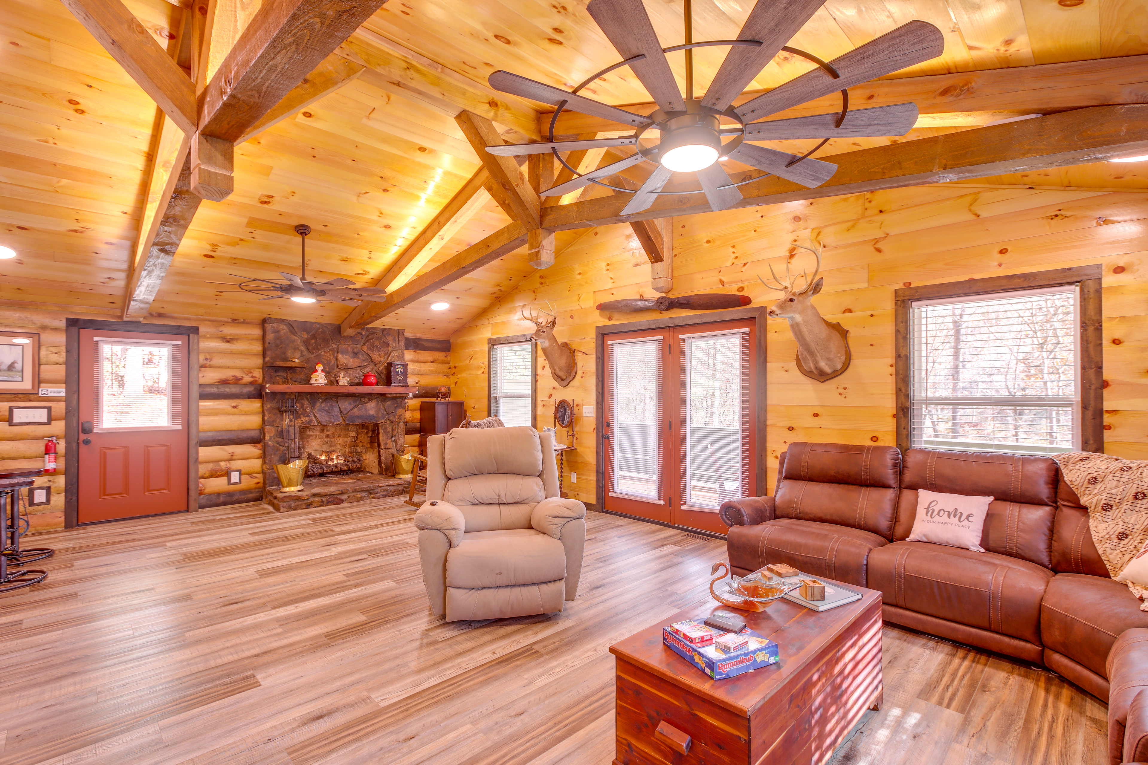Pet-Friendly Chattanooga Cabin w/ Hot Tub & Kayaks