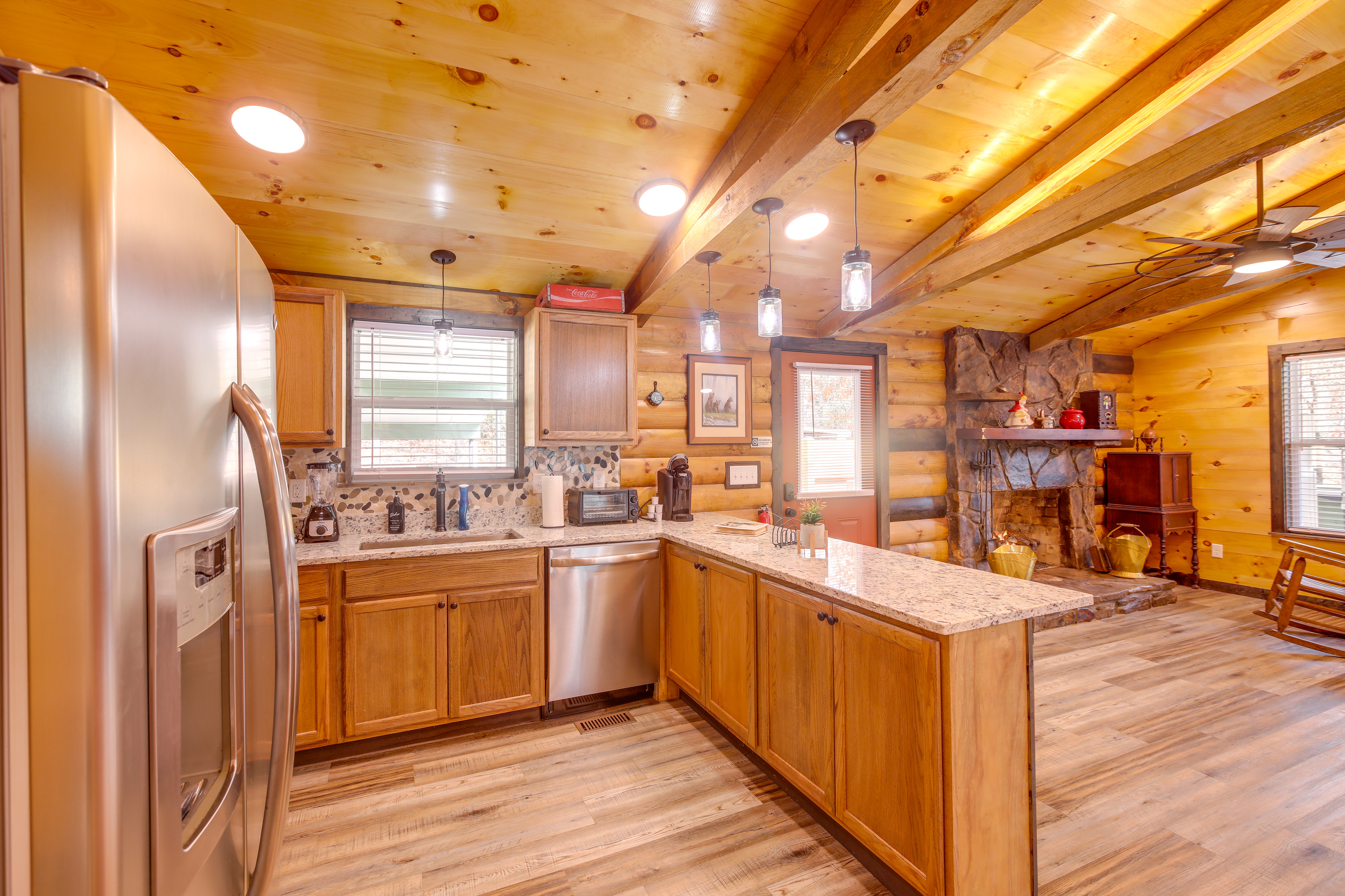 Pet-Friendly Chattanooga Cabin w/ Hot Tub & Kayaks